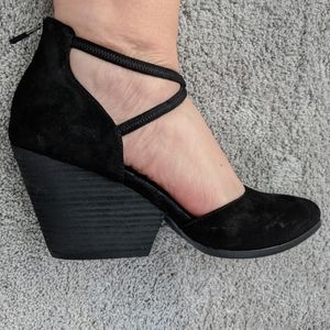 Eileen Fisher black suede closed toe sandal
